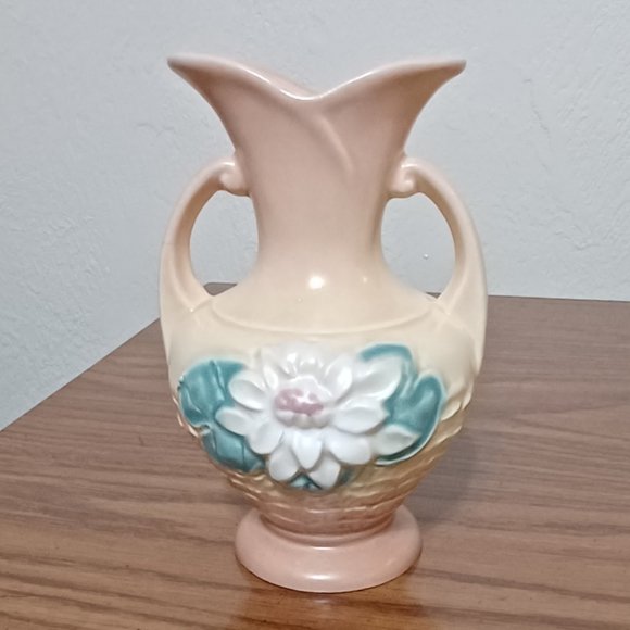 Vintage Hull Art Pottery Water Lilly Vase with Basket Weave Bottom - Picture 3 of 9